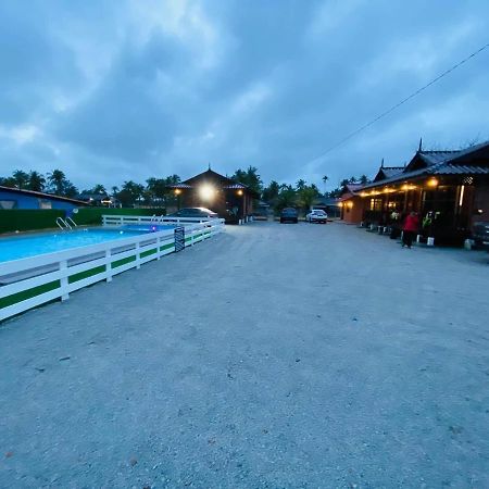Tts Staycation Chalet Kampung Penarik Bagian luar foto