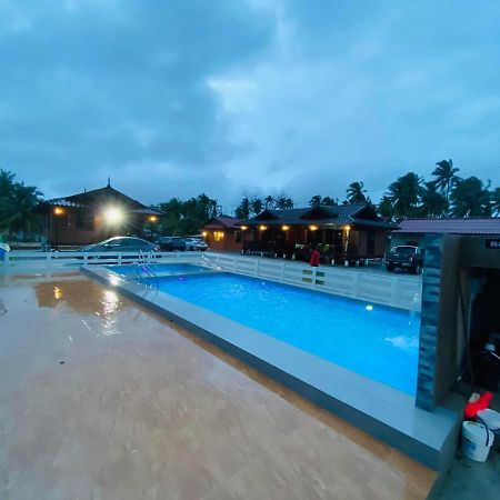 Tts Staycation Chalet Kampung Penarik Bagian luar foto