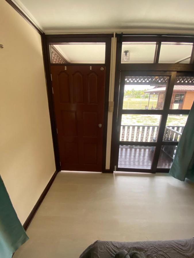 Tts Staycation Chalet Kampung Penarik Bagian luar foto