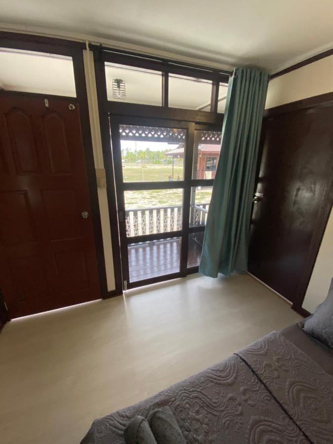 Tts Staycation Chalet Kampung Penarik Bagian luar foto